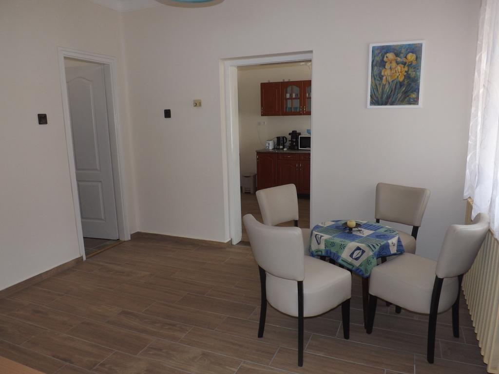 Fagyoengy Apartment ชาร์วาร์ ห้อง รูปภาพ