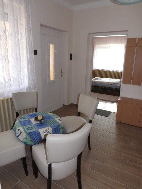 Fagyoengy Apartment ชาร์วาร์ ห้อง รูปภาพ
