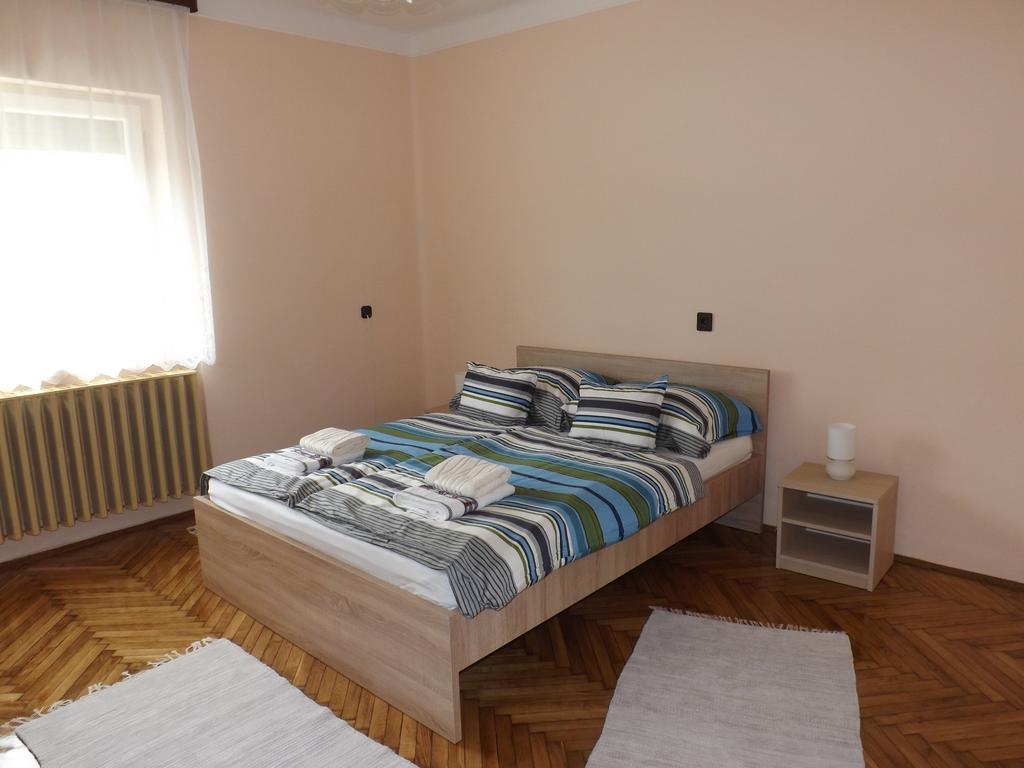 Fagyoengy Apartment ชาร์วาร์ ห้อง รูปภาพ